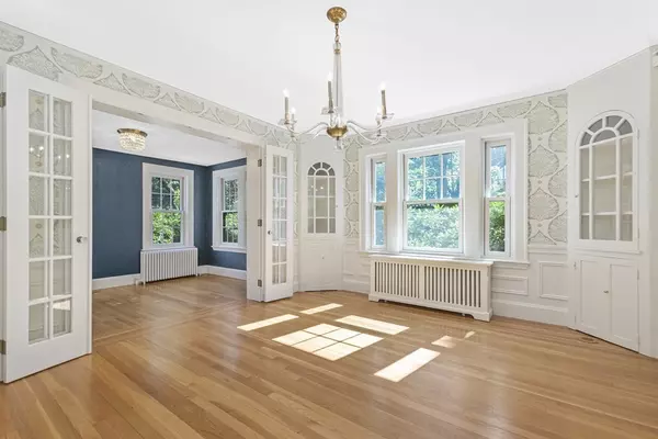 Newton, MA 02468,9 Larch Road