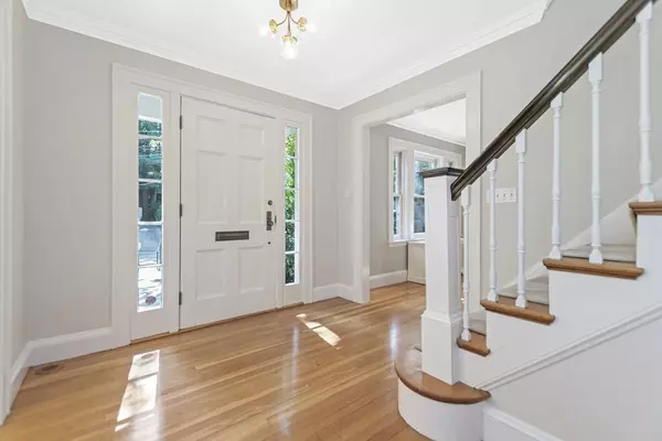 Newton, MA 02468,9 Larch Road
