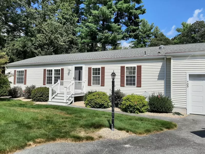 703 Oak Point Drive, Middleboro, MA 02346