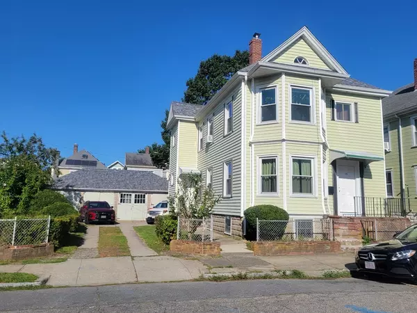 13 Felton St, New Bedford, MA 02745