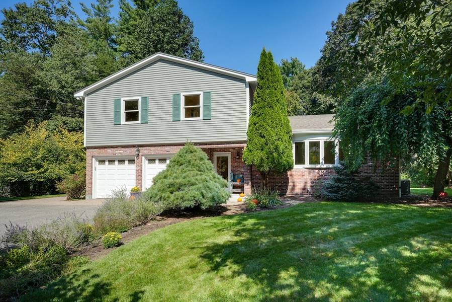 28 Evergreen Way, Medfield, MA 02052