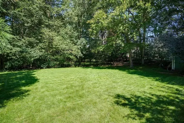 Medfield, MA 02052,28 Evergreen Way