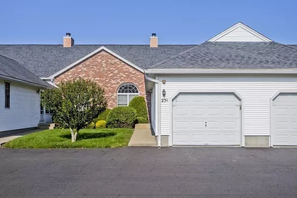 25 Castle Hills Rd #C, Agawam, MA 01001