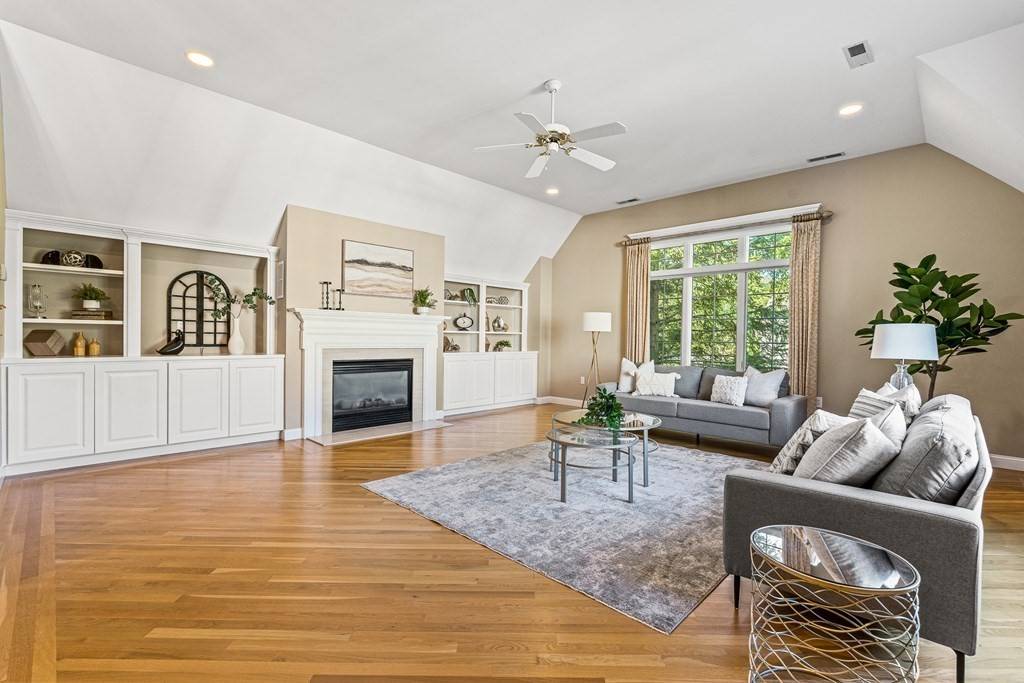 North Andover, MA 01845,20 Nantucket Dr #20