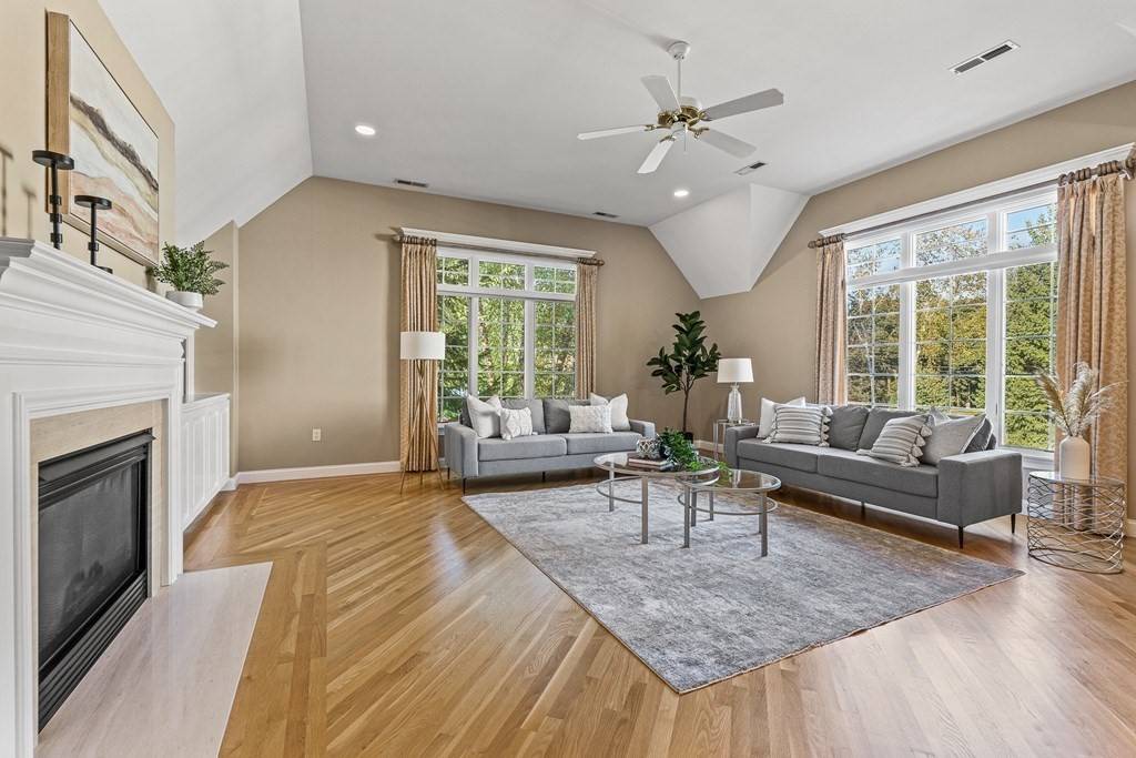 North Andover, MA 01845,20 Nantucket Dr #20