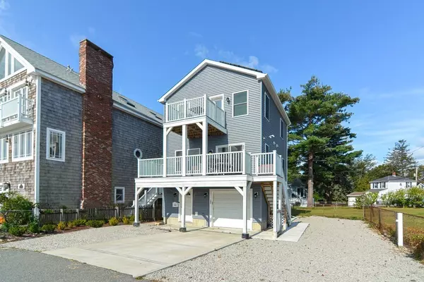 121 Edgewater Dr, Quincy, MA 02169
