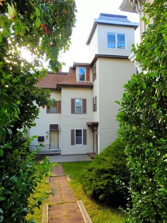 Fall River, MA 02720,346 Durfee St #2