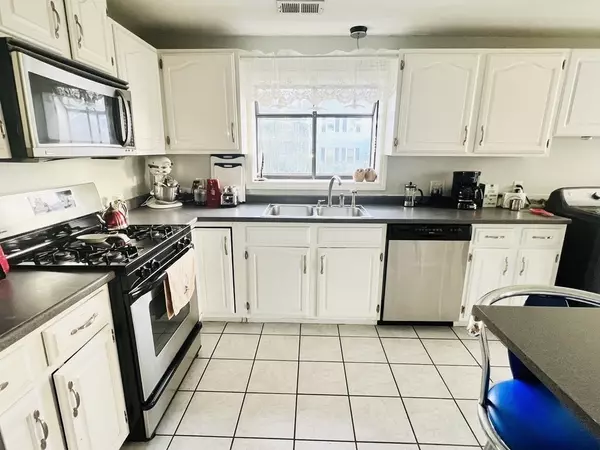 Fall River, MA 02720,346 Durfee St #2