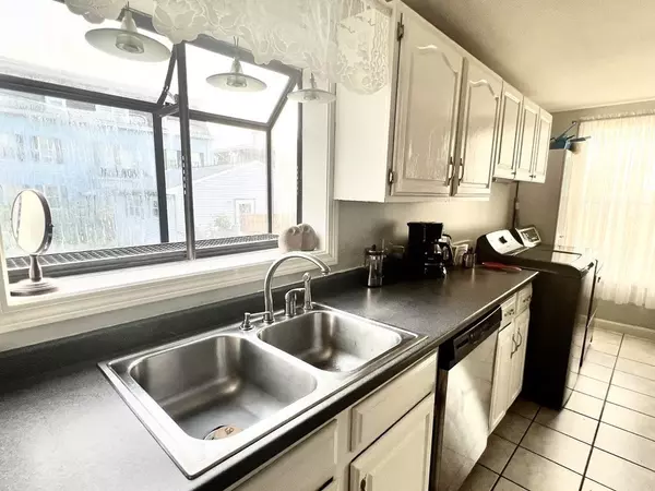 Fall River, MA 02720,346 Durfee St #2