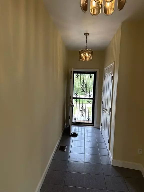 Newburyport, MA 01950,8 Boyd Dr