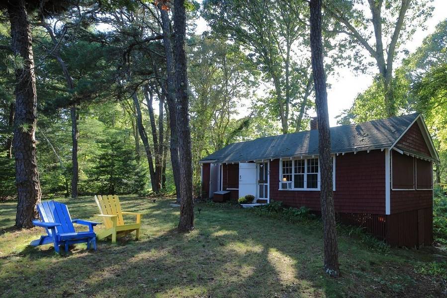 25 Eel Pond Rd, Bourne, MA 02532