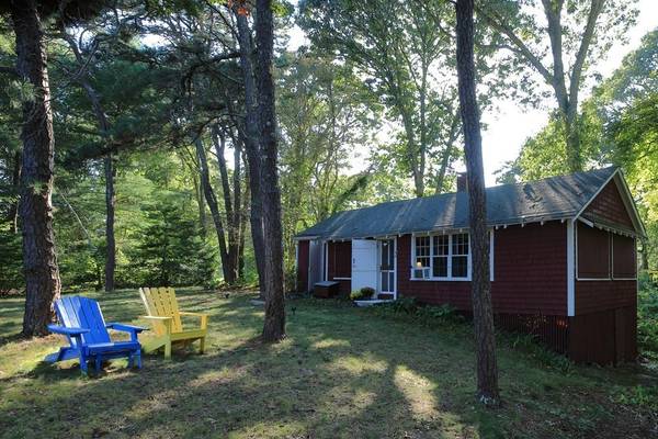 25 Eel Pond Rd, Bourne, MA 02532