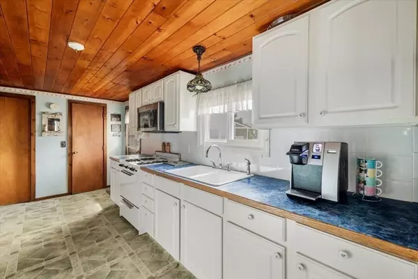 Swansea, MA 02777,8 Sidney Ave
