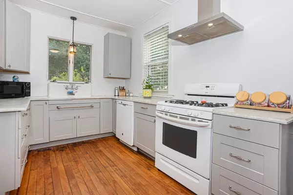 Whitman, MA 02382,15 Reed Pl