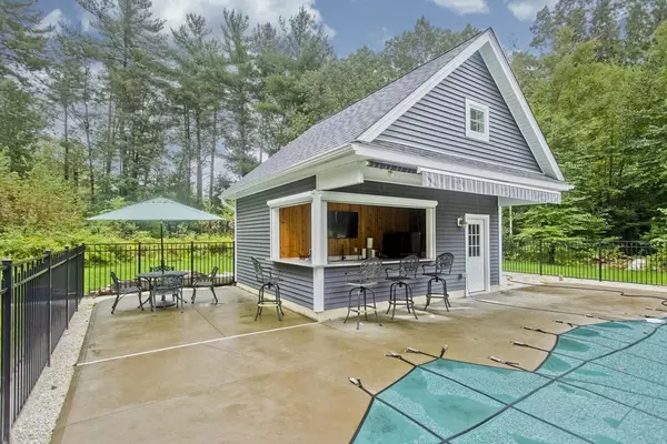 Southwick, MA 01077,18 Meadow Ln