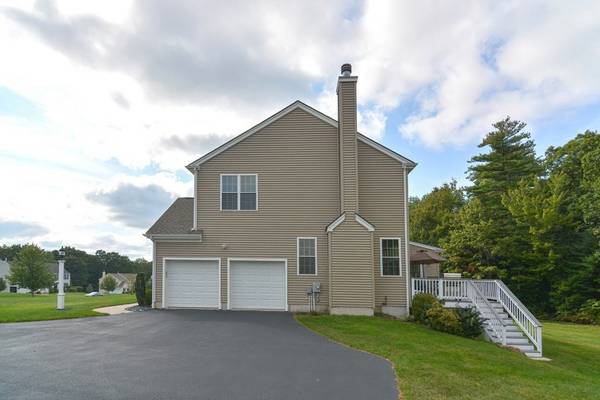 Upton, MA 01568,14 Francis Dr