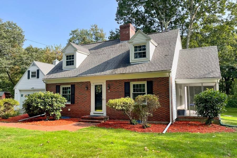 9 Stowe Rd, Southborough, MA 01772