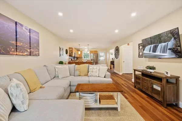 Raynham, MA 02767,48 Finch Rd #5