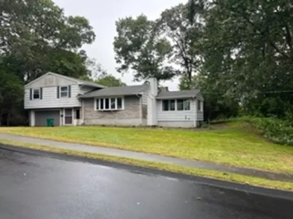 65 Churchill Dr, Norwood, MA 02062