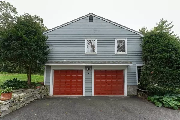 Medfield, MA 02052,12 Lantern Ln