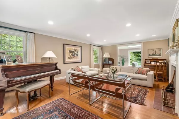 Weston, MA 02493,17 Fields Pond Road