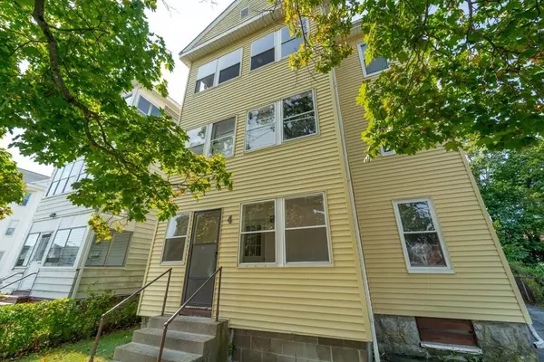 4 Arthur St, Worcester, MA 01604