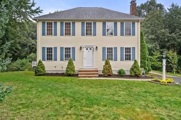 98 Allen St, Walpole, MA 02081