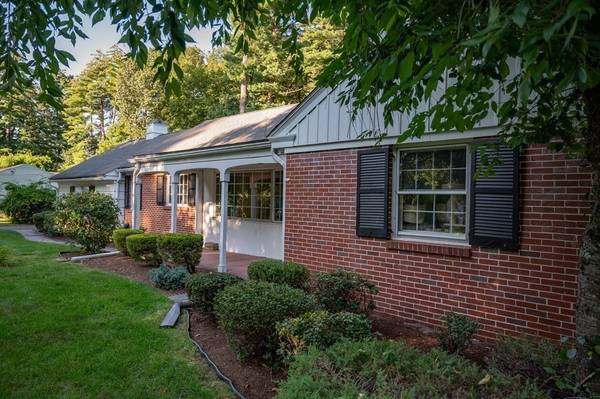 Wilbraham, MA 01095,5 E Colonial Road