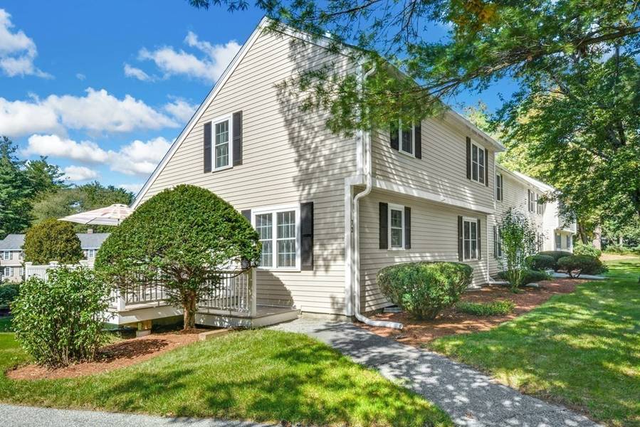 72 Macintosh Ln #72, Boxborough, MA 01719