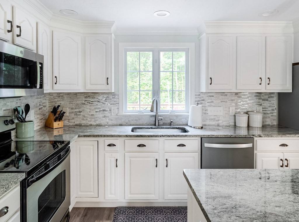Rutland, MA 01543,20 Crestview Dr