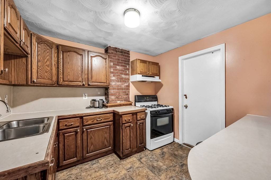 Chicopee, MA 01020,106-108 Muzzy Street
