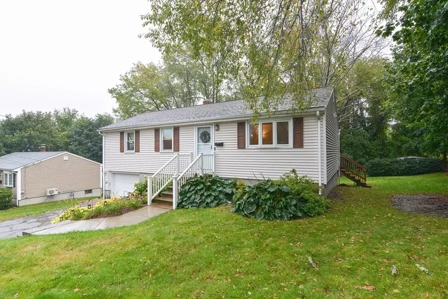 47 Upland St, Auburn, MA 01501