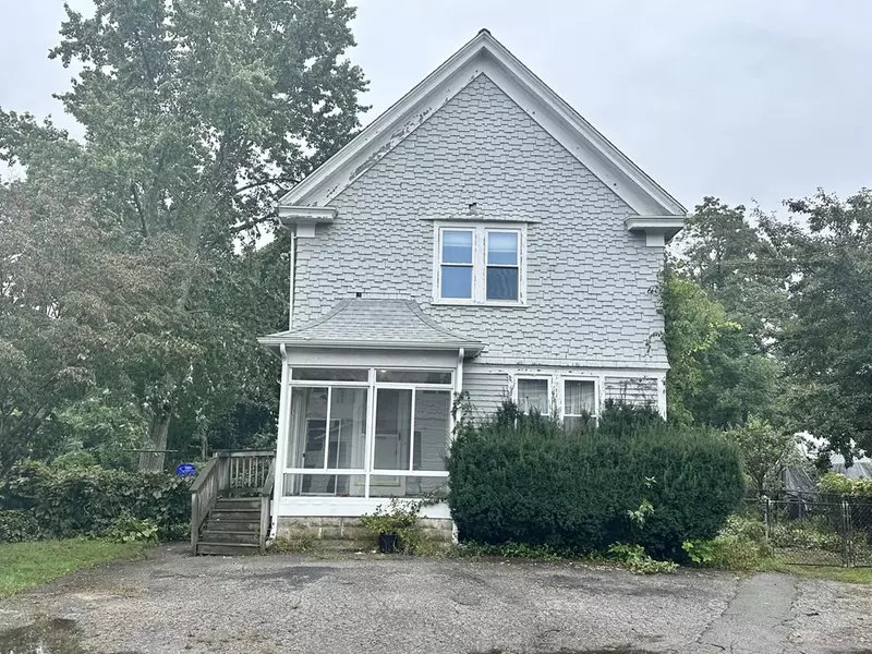 16 Park Pl, Attleboro, MA 02703