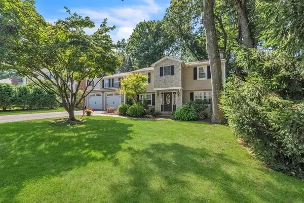 125 Hillcrest Ave, Longmeadow, MA 01106