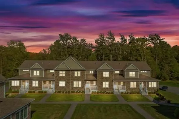 Raynham, MA 02767,96 Essex Cir #22