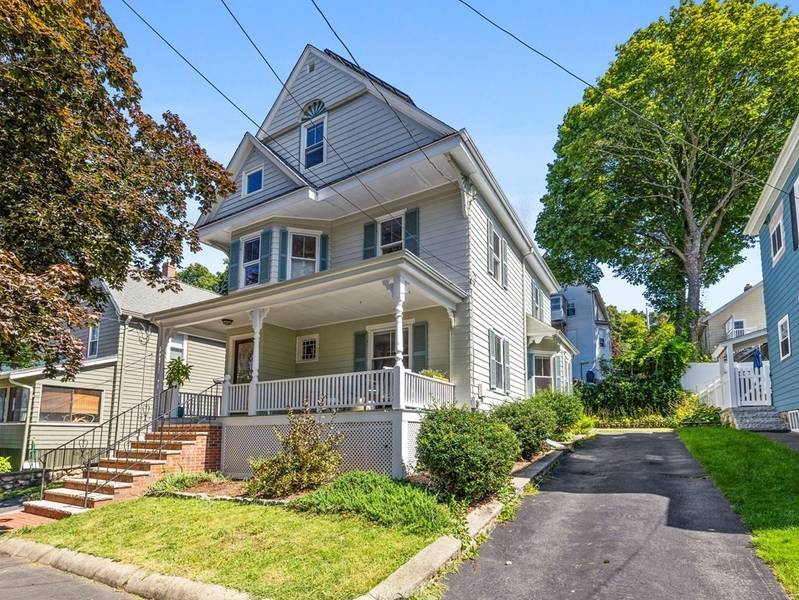 13 Irving St, Melrose, MA 02176