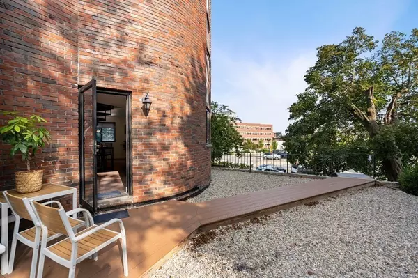 Quincy, MA 02169,215 Thomas Burgin Parkway #16