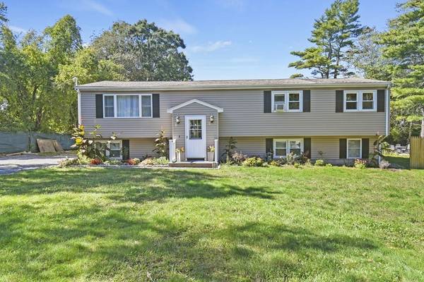 10 Adirondack Ln, Westport, MA 02790