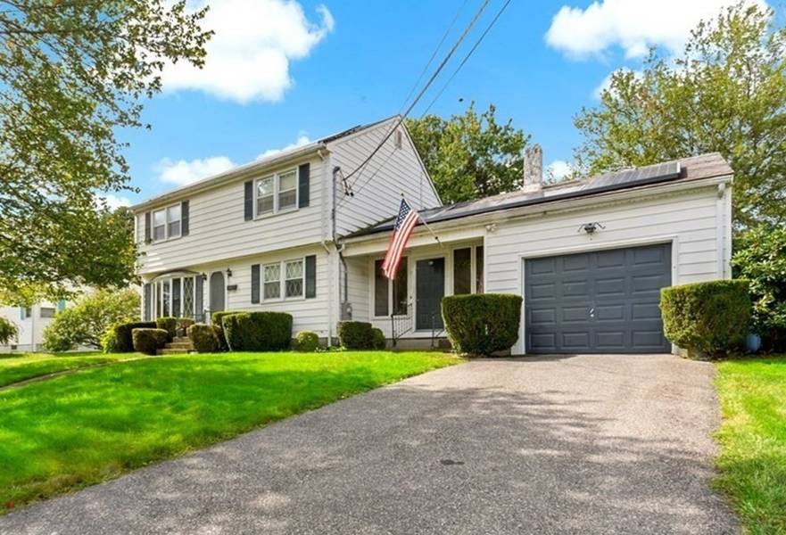 53 Brushwood Dr, Somerset, MA 02726