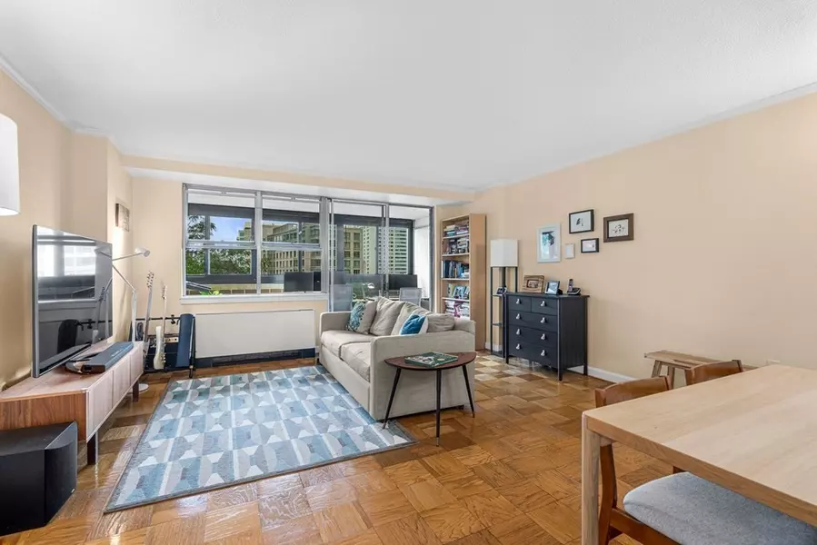 2 Hawthorne Place #7O, Boston, MA 02114