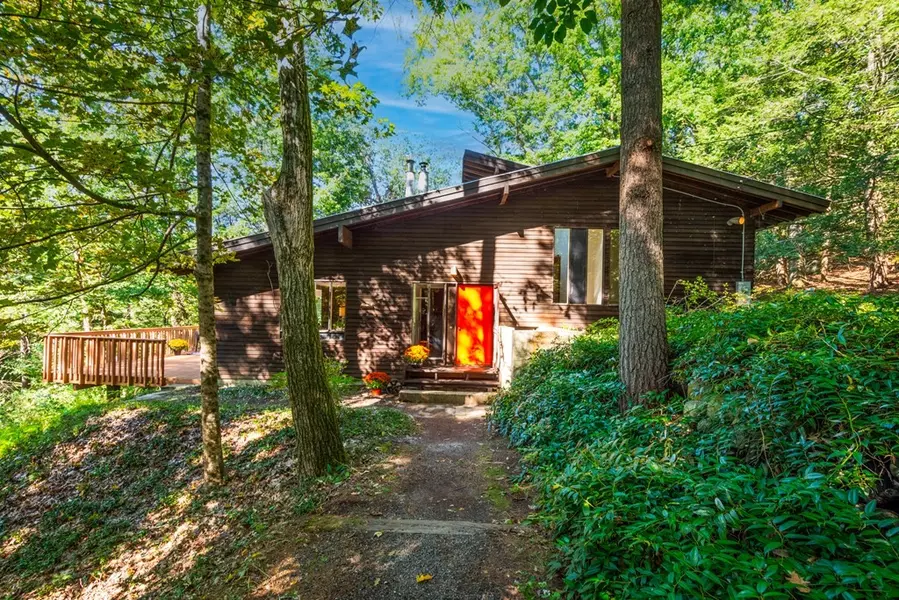 27 Laurel Drive, Lincoln, MA 01773