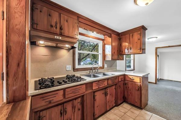 76 Champagne Ave Chicopee, MA 01013