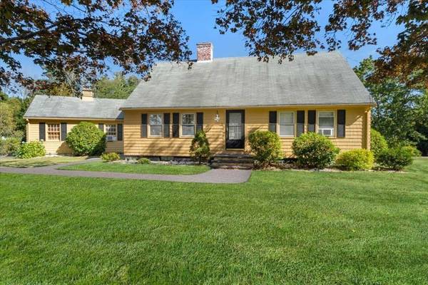 85 Dennison Hill Dr, Southbridge, MA 01550