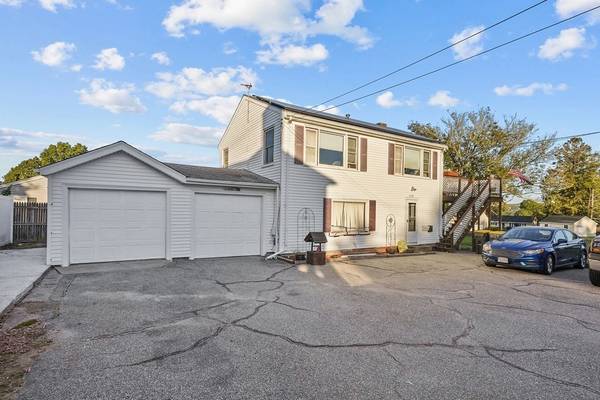 2304 County St, Somerset, MA 02726