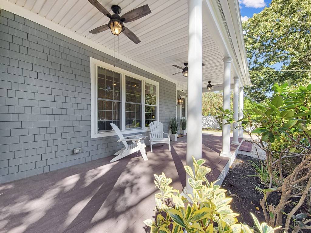 Falmouth, MA 02536,117 Antlers Shore Dr