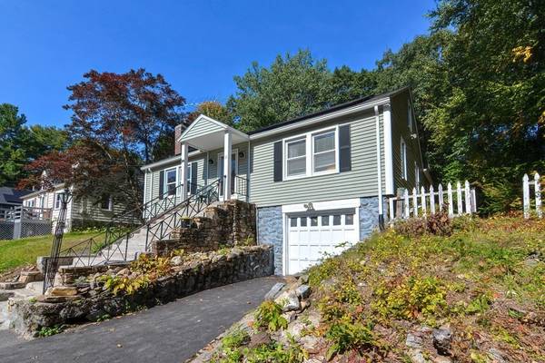 11 Sweetbriar Ln, Worcester, MA 01602