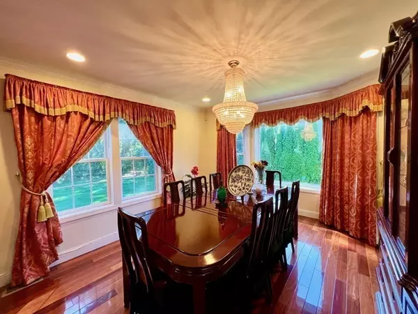 Lexington, MA 02420,127 Maple St