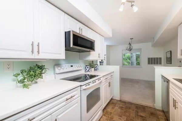 Hingham, MA 02043,18 Beals Cove Rd #C