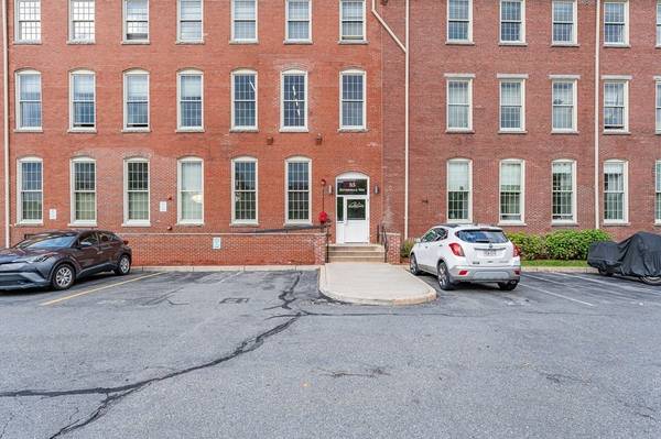 35 Riverwalk Way #R117, Lowell, MA 01854