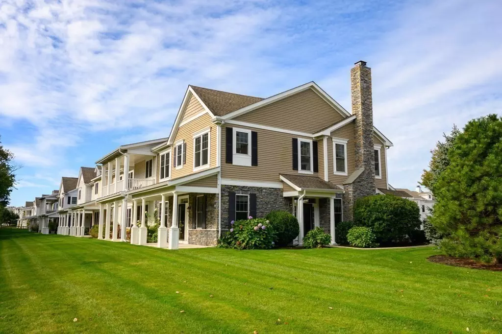 Hingham, MA 02043,179 Stayner Drive #179
